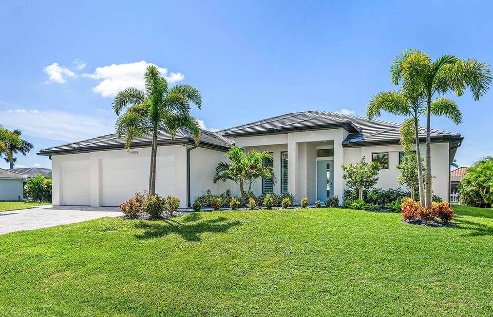 Canal Breeze - Luxury and Spacious 5 Bedroom Villa with Gulf Access Villa in Cape Coral