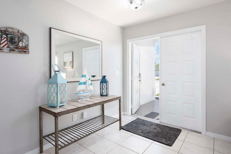 Cape Haven - Southern Facing Pool Area Villa in Cape Coral