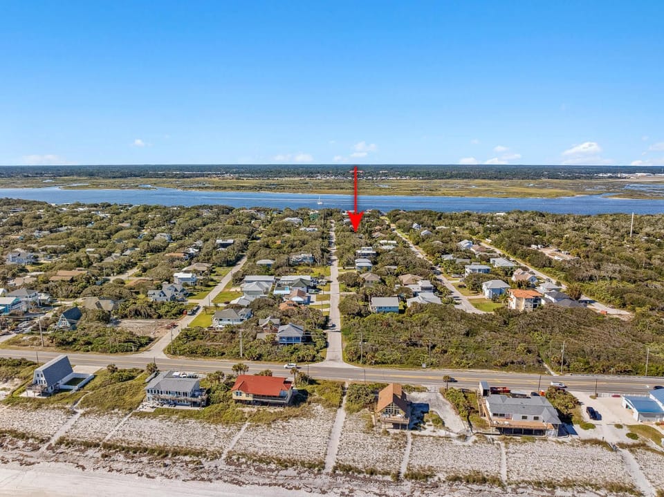 La Casina l Walk to Beach l Mins to DNTN Apartment in Vilano Beach
