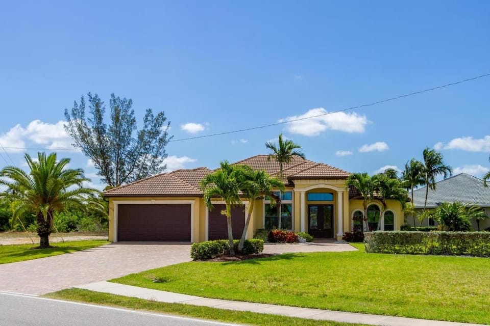 Cape Life - Florida Lifestyle at its Best Villa in Cape Coral