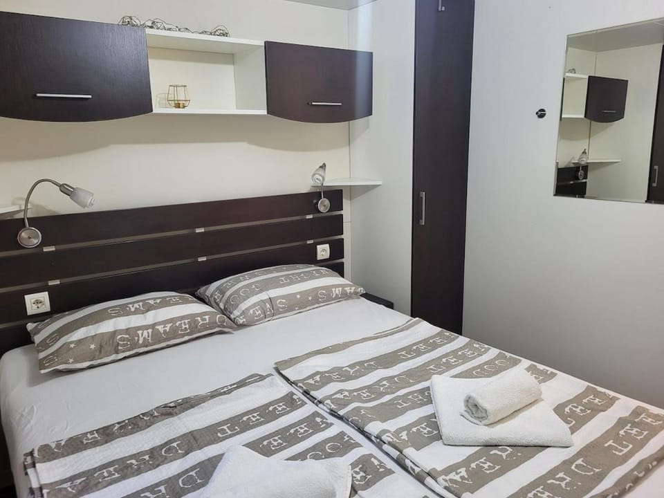 Bed, Photo of the whole room, Bedroom, wardrobe