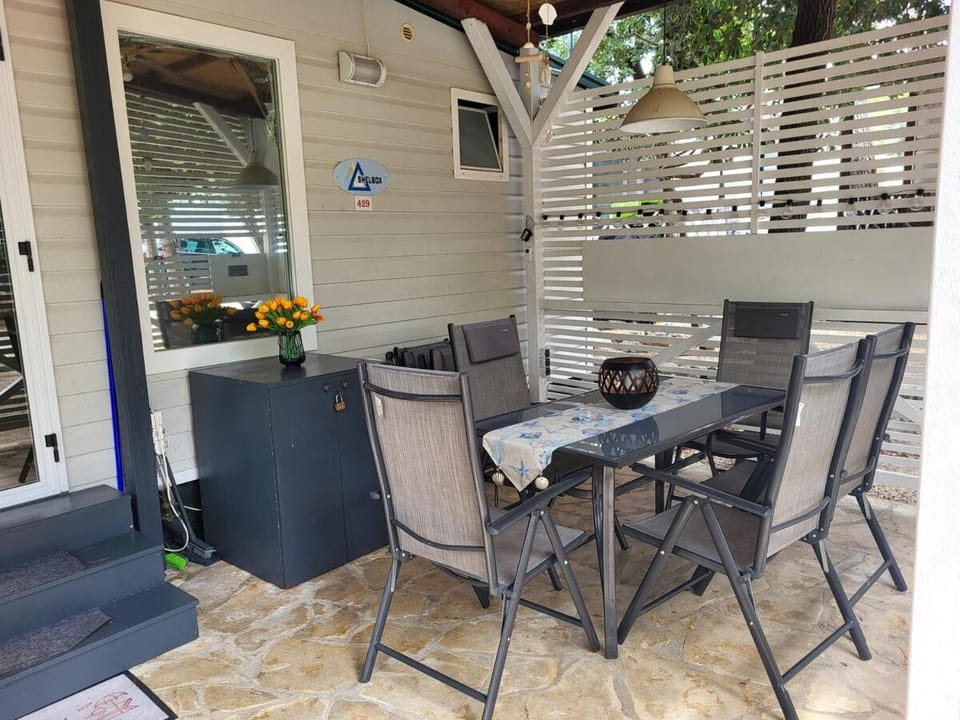 Patio, Day, Balcony/Terrace, Seating area, Dining area