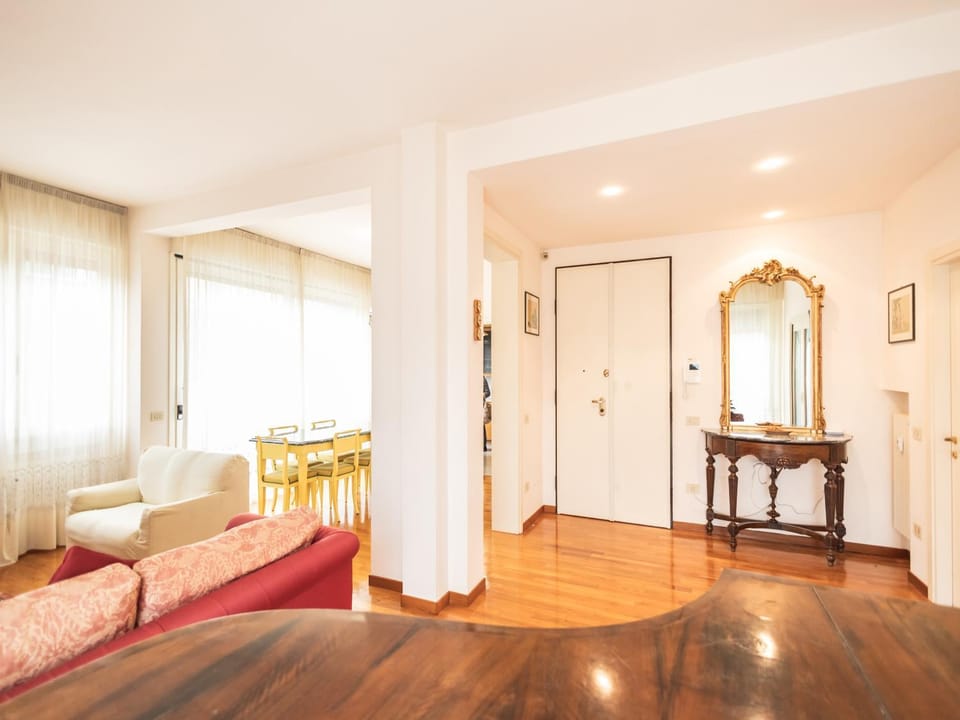 Facade/entrance, Living room, Dining area