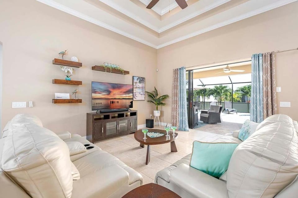 Carpe Diem - Pinnacle Builder Signature Home Villa in Cape Coral