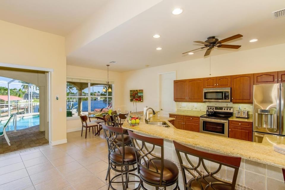 Casa Maria - with Jacuzzi and Gulf Access Villa in Cape Coral