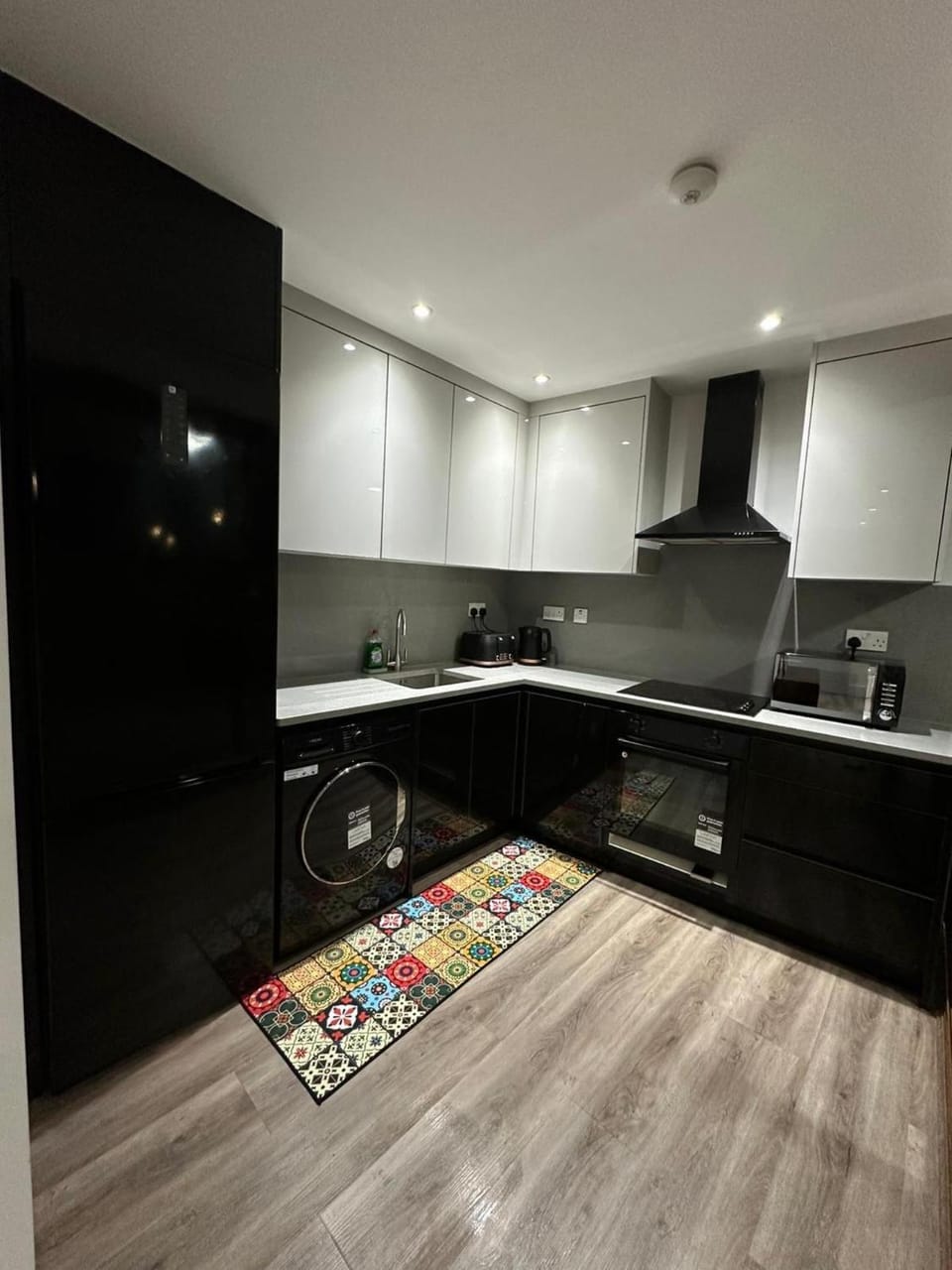 Kitchen or kitchenette, microwave, minibar, oven, stove, toaster