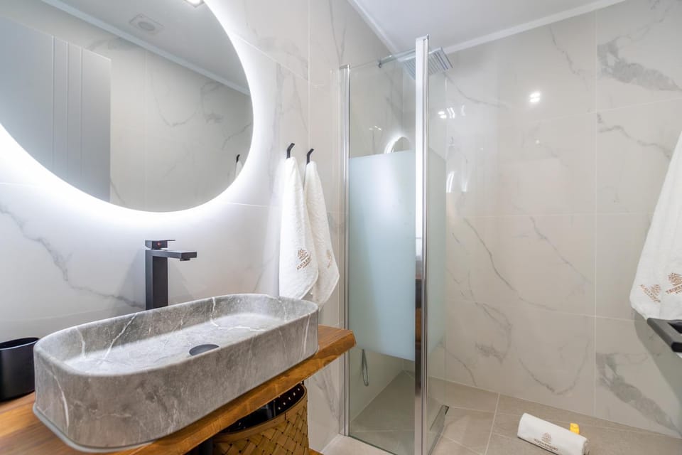 Shower, Bathroom, towels