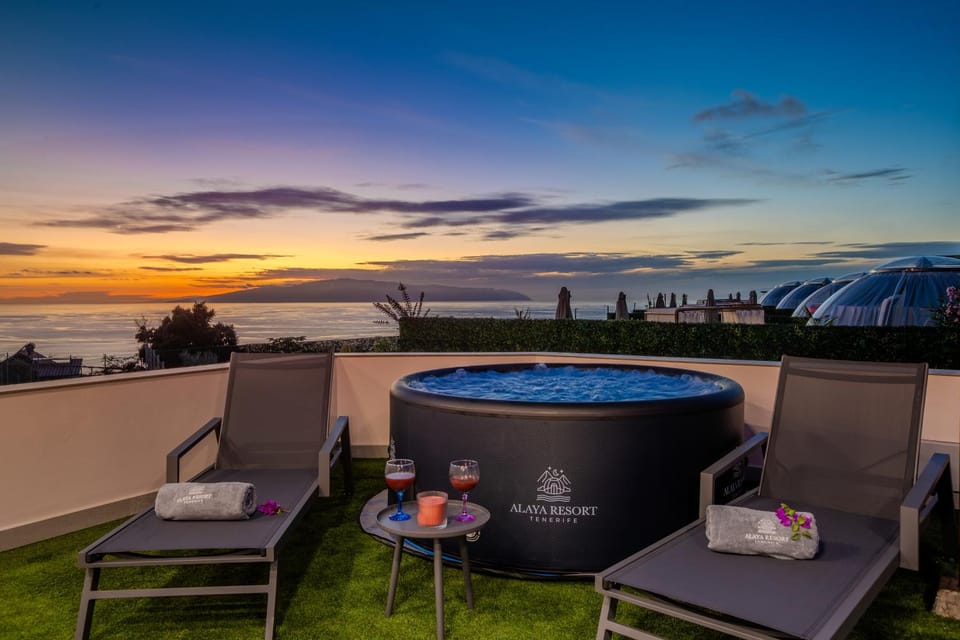 Patio, Natural landscape, Hot Tub, Hot Tub, Balcony/Terrace, Sea view, Sunset, sunbed