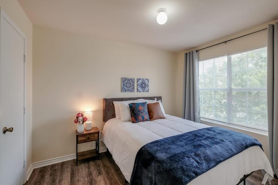 SP3, Cozy Stay with Free Parking, Washer and Dryer, Fast WiFi, Near Methodist Hospital House in San Antonio