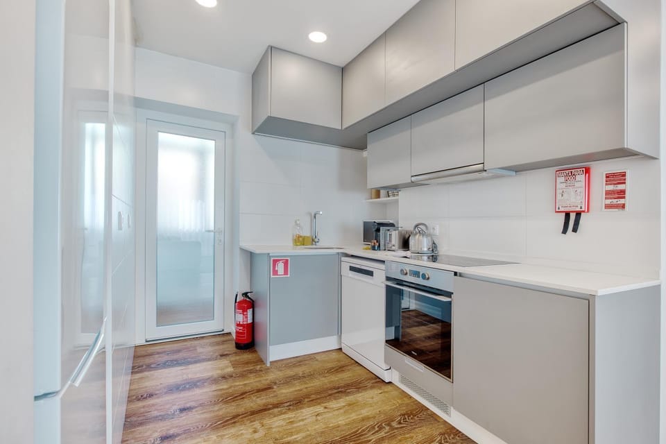 Vita Portucale ! Almada Chic Design 3BR Apartment in Lisbon District