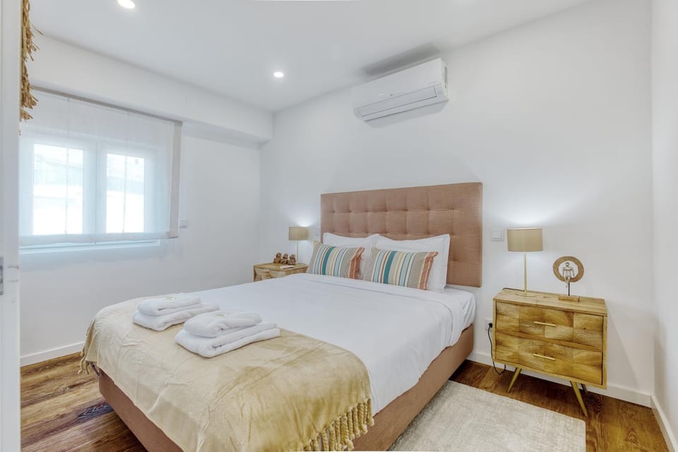 Vita Portucale ! Almada Chic Design 3BR Apartment in Lisbon District