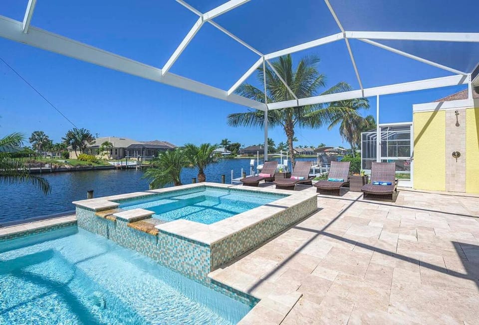 Cayo Bonita - Breathtaking and Spacious Luxury Hom Villa in Cape Coral