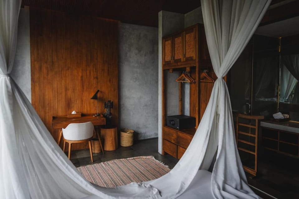 Photo of the whole room, Bedroom