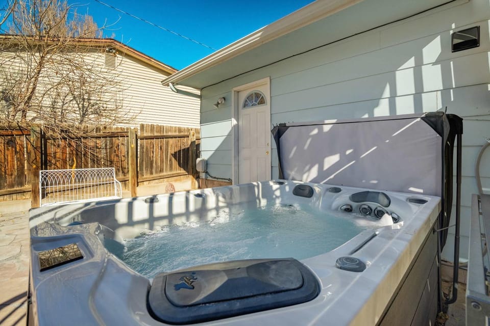 Trailbend Crossing Hot Tub near Garden of the Gods House in Colorado Springs