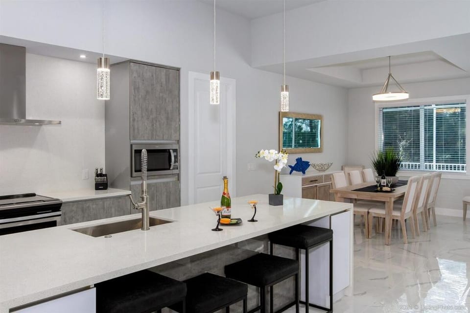 Coral Pearl- Modern New Construction Vacation Home Villa in Cape Coral