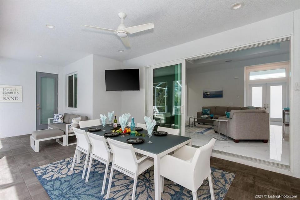 Coral Pearl- Modern New Construction Vacation Home Villa in Cape Coral