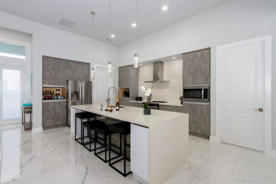 Coral Pearl- Modern New Construction Vacation Home Villa in Cape Coral