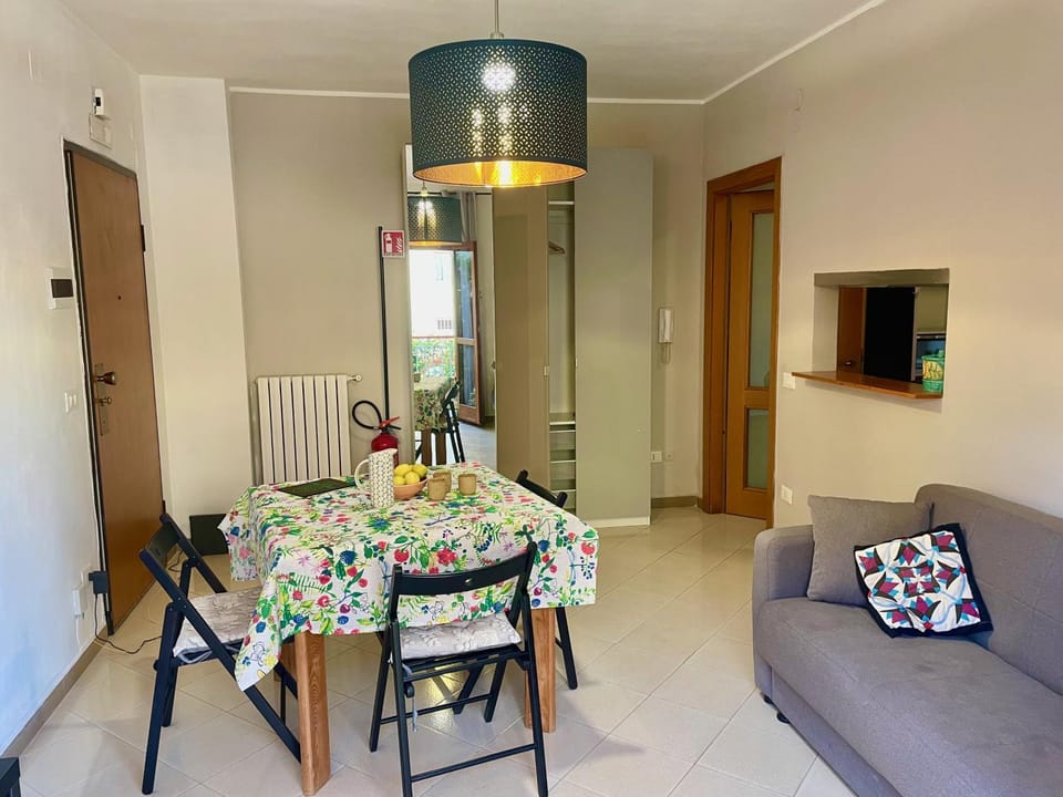 Living room, Seating area, Dining area, locker