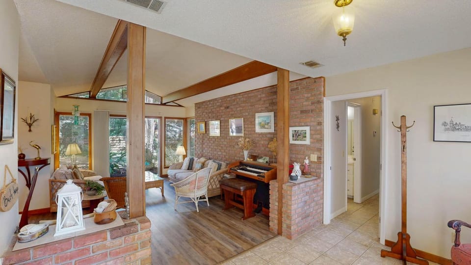 Dixies Retreat House in Camden County