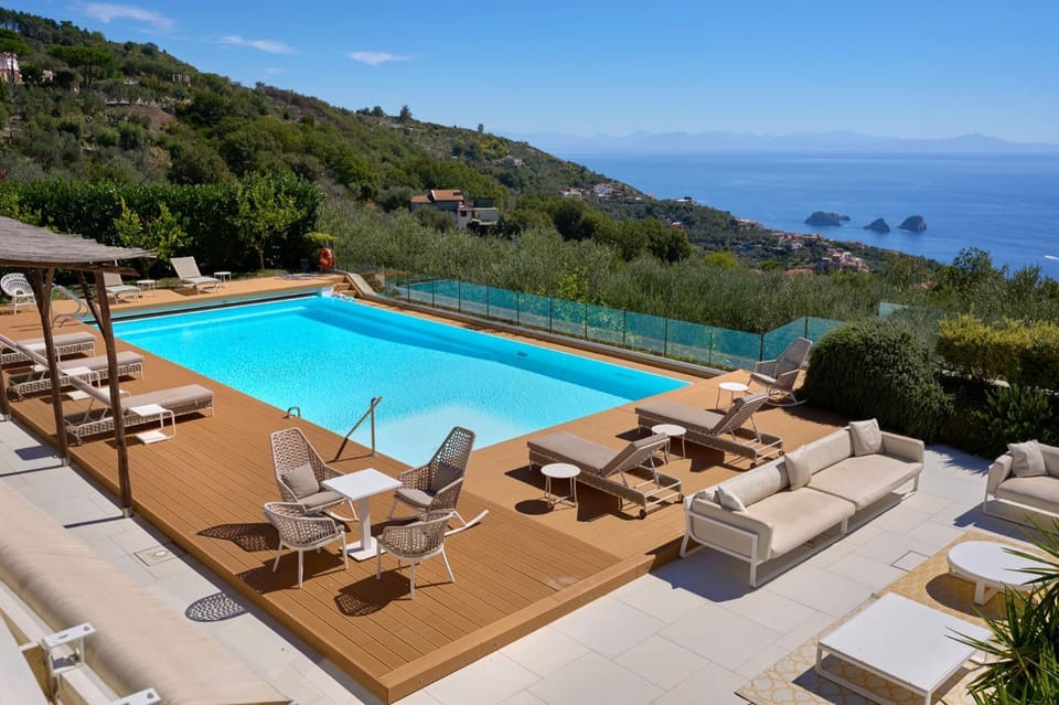 Patio, Day, Mountain view, Pool view, Sea view, Swimming pool, sunbed