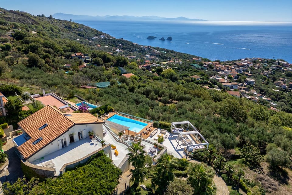 Property building, Natural landscape, Bird's eye view, Pool view, Sea view