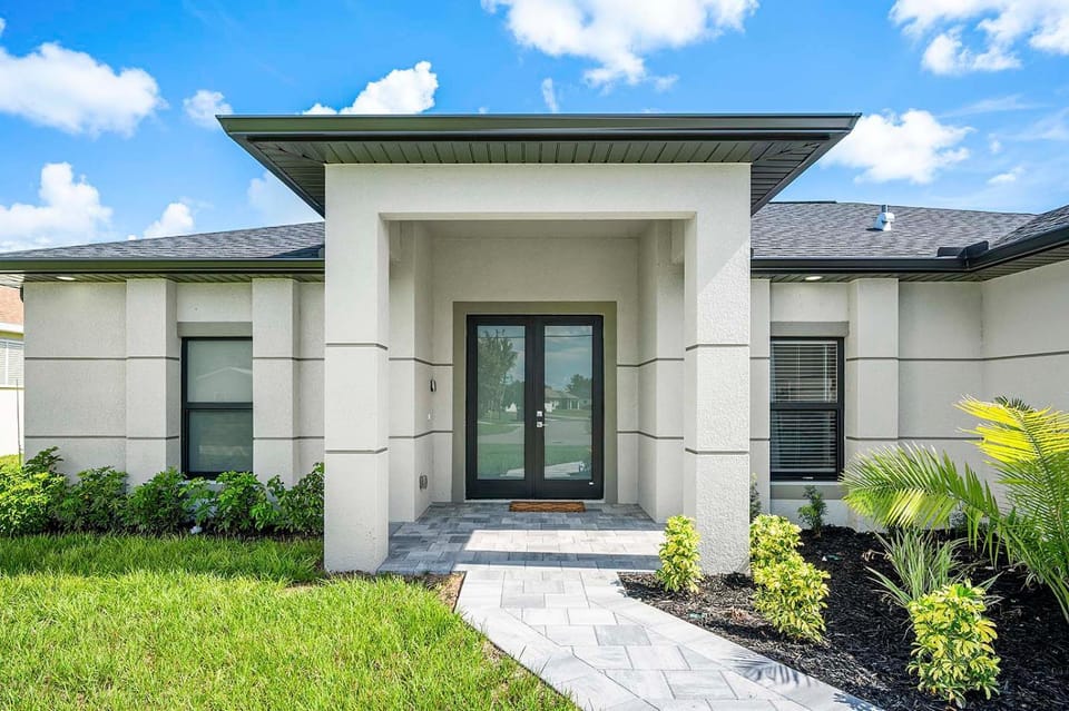 Dream View - Freshwater Canal Home with Outdoor Bar Villa in Cape Coral
