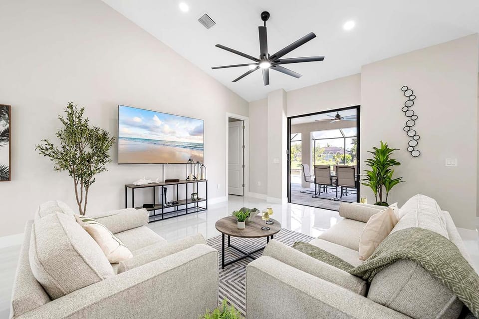 Dream View - Freshwater Canal Home with Outdoor Bar Villa in Cape Coral