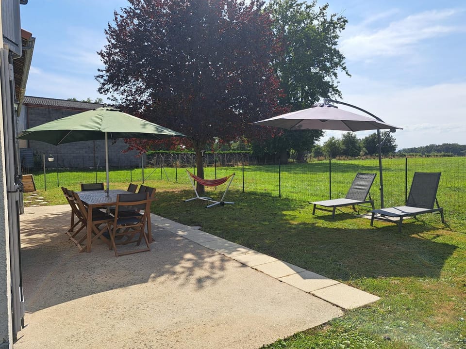 Patio, Spring, Day, Natural landscape, Garden, Dining area, Garden view, sunbed