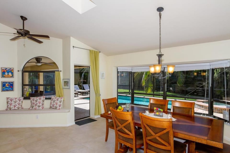 Ellen`s House-pool and Jacuzzi, Gulf access Villa in Cape Coral