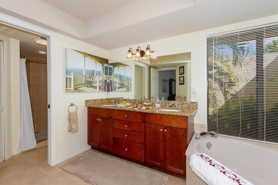 Ellen`s House-pool and Jacuzzi, Gulf access Villa in Cape Coral
