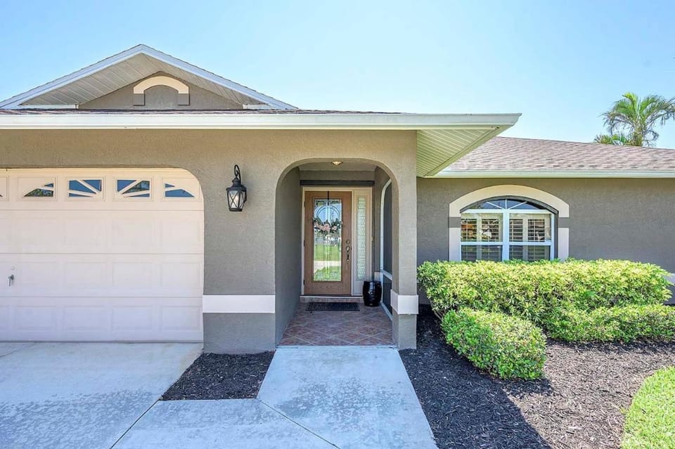 Feeling TipSea - Boat Dock - Living and Family Roo Villa in Cape Coral