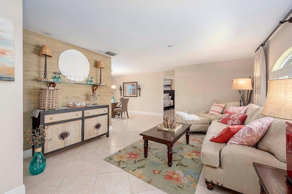 Feeling TipSea - Boat Dock - Living and Family Roo Villa in Cape Coral