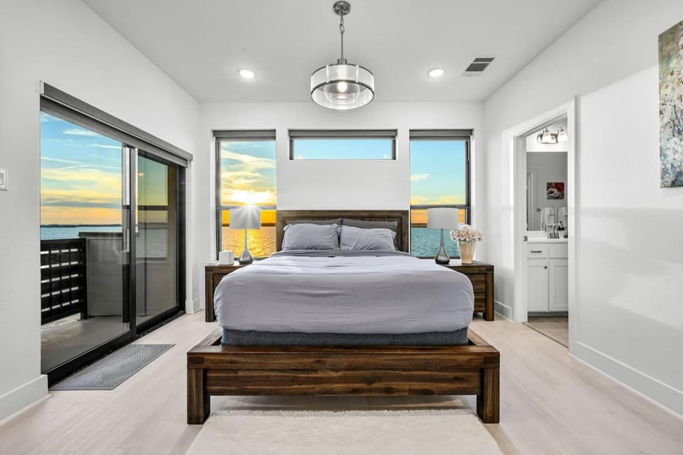 Lake Front Retreat in Rowlett House in Garland