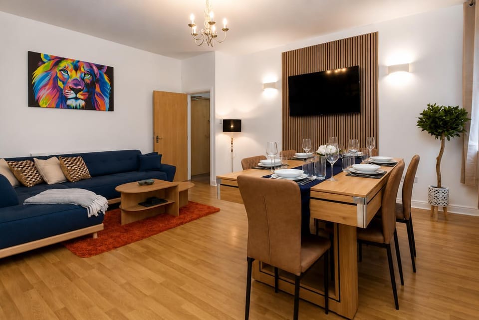 Communal lounge/ TV room, TV and multimedia, Living room, Seating area, Dining area, Evening entertainment