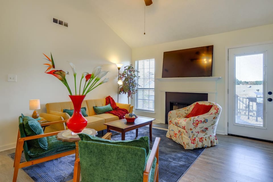 2 Mi to Town: Fully Equipped Georgia Home w/ Deck! House in McDonough