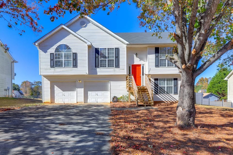2 Mi to Town: Fully Equipped Georgia Home w/ Deck! House in McDonough