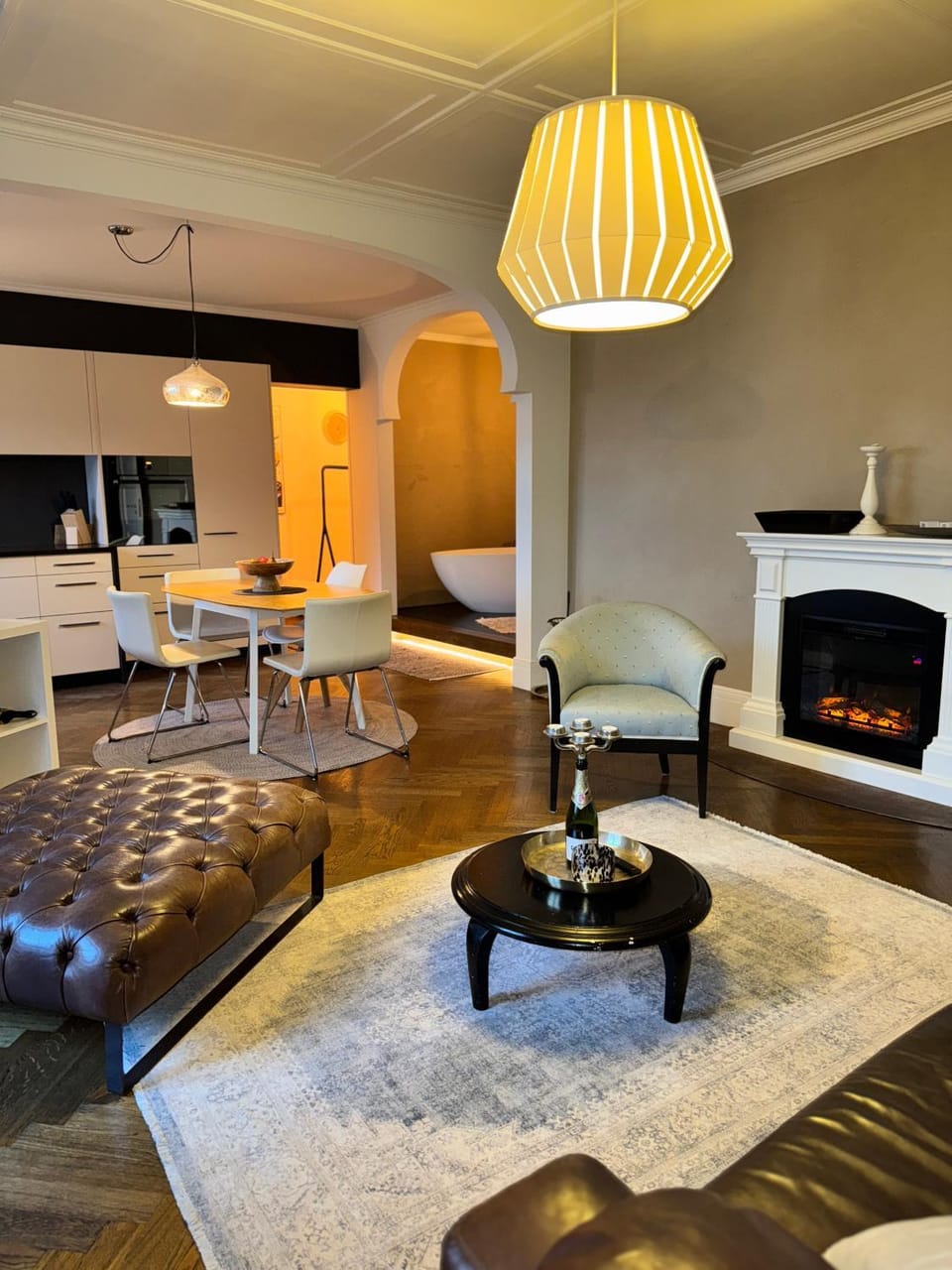 Living room, Lake view