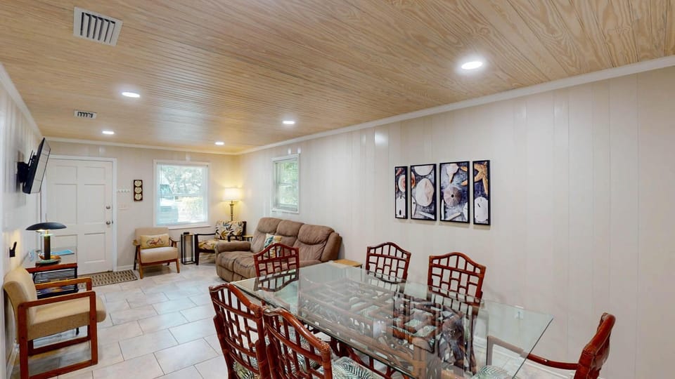 Beachy Sisters B House in Camden County