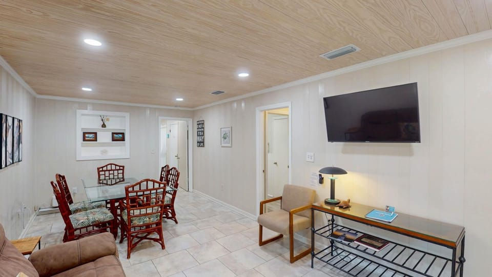 Beachy Sisters B House in Camden County