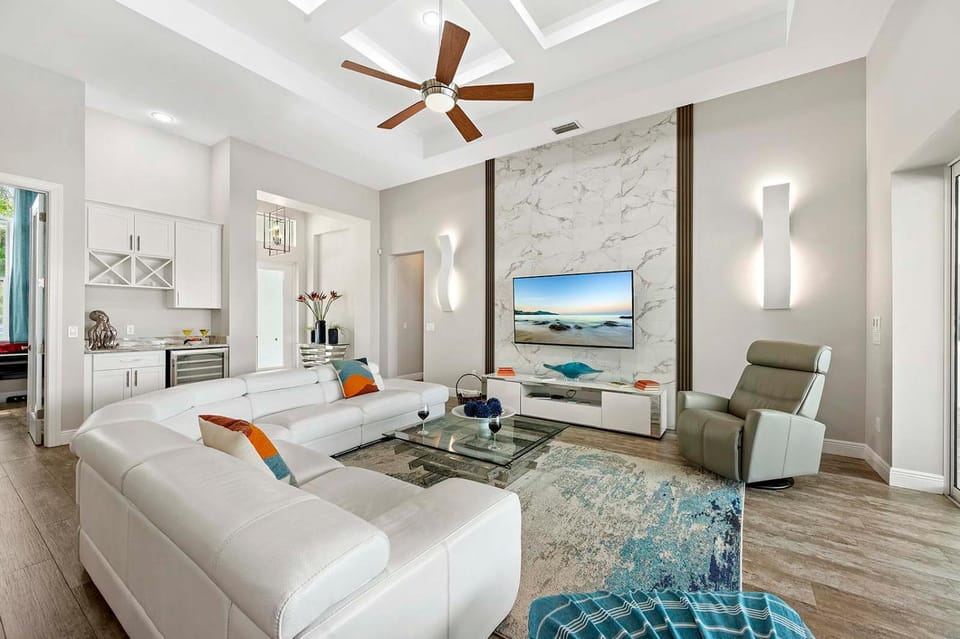 Kokomo-Modern Home with Tiki Hut Villa in Cape Coral