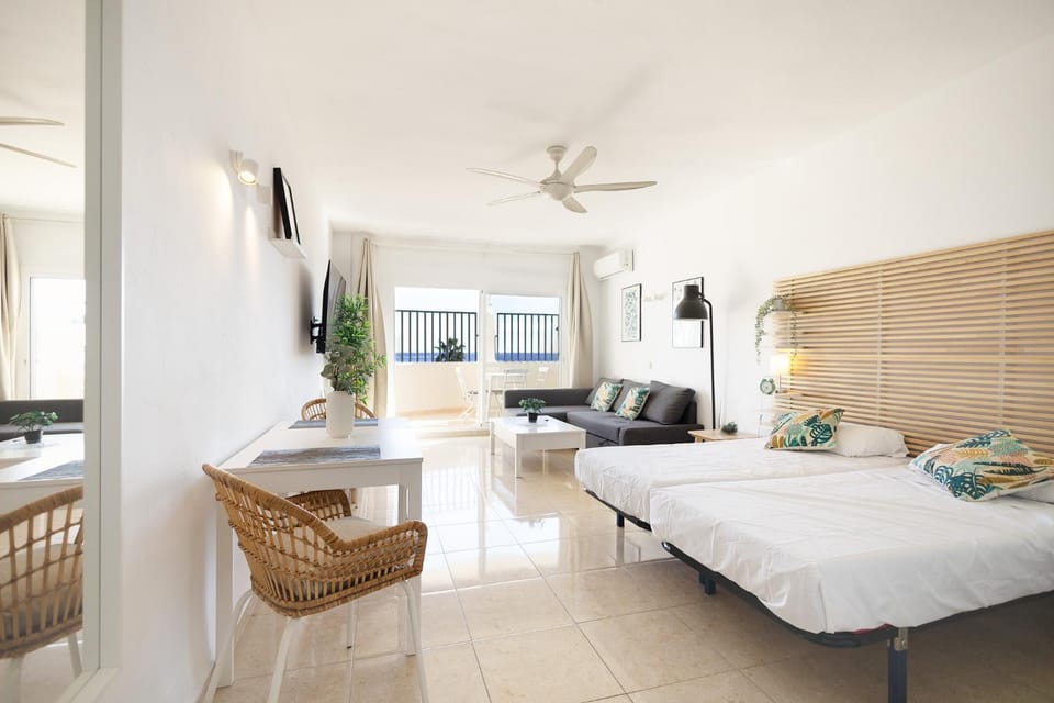 NT Benalbeach Sea Views Terrace-Quiet and cozy Apartment in Benalmadena