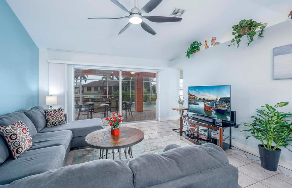 La Florida is a spacious 3bedroom home in SE Cape Coral with a serene freshwater canal view Villa in Cape Coral
