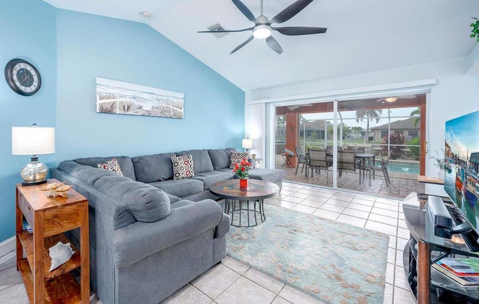 La Florida is a spacious 3bedroom home in SE Cape Coral with a serene freshwater canal view Villa in Cape Coral