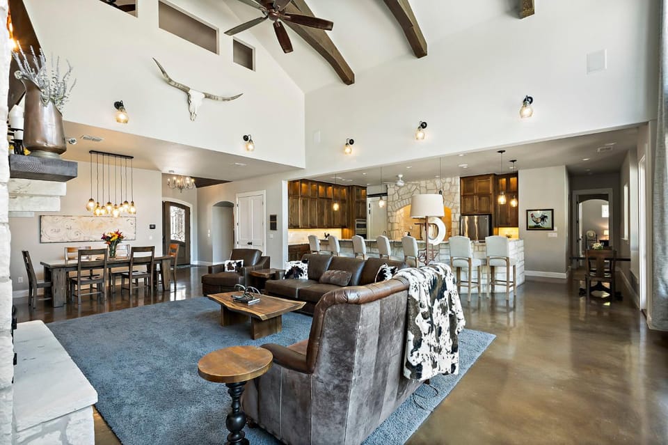 Big Red Chicken Estate House in Rio Grande