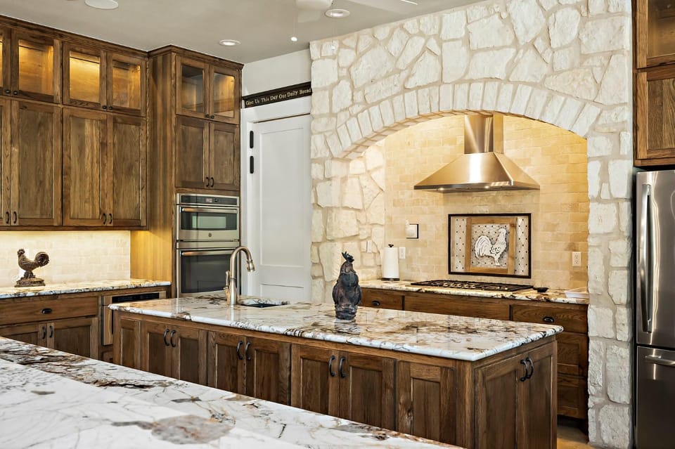 Big Red Chicken Estate House in Rio Grande