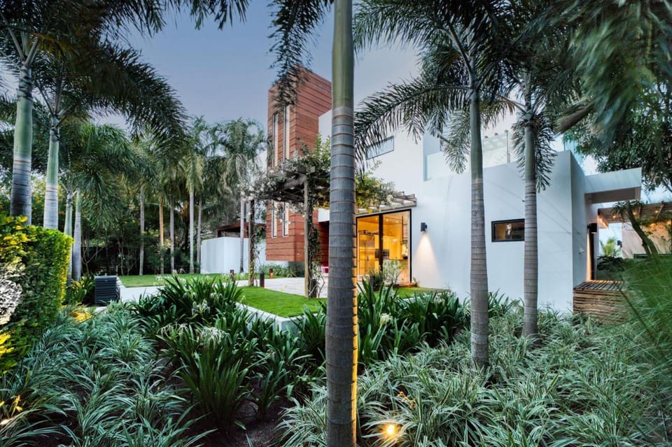 The Beach House - Upscale 5-bed Beachfront Villa w pool pier ocean views Villa in Stann Creek District