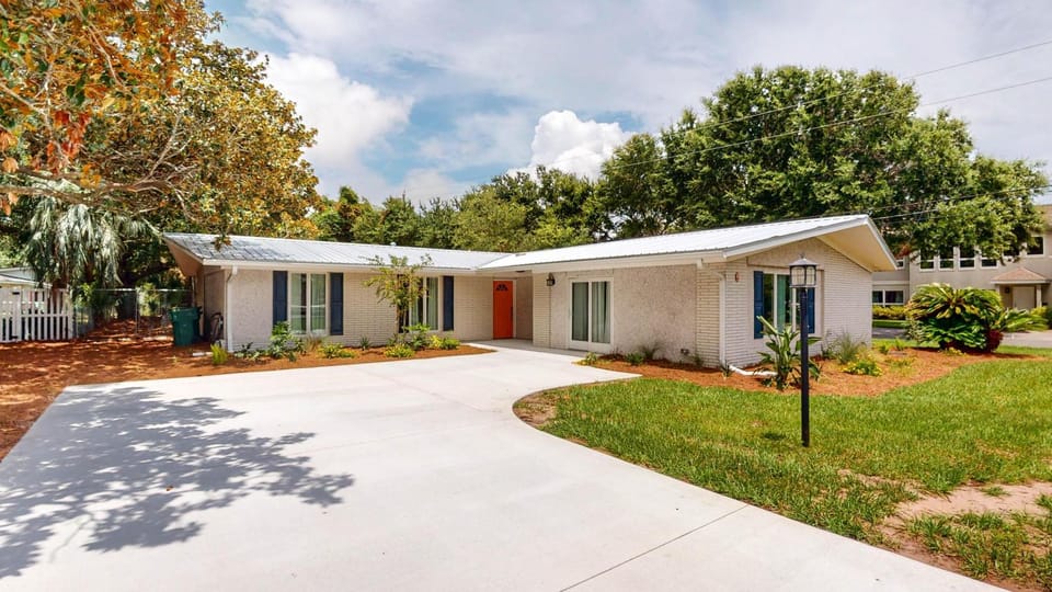 Porter Paradise House in Camden County