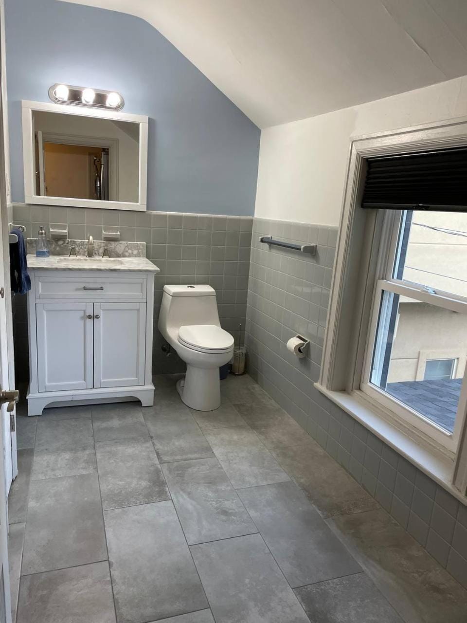 Fantastic updated apartment with parking Apartment in Flourtown