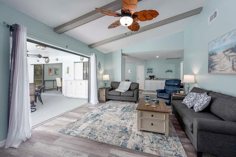 Lake Kennedy - Lakefront Home in Cape Coral Villa in Cape Coral