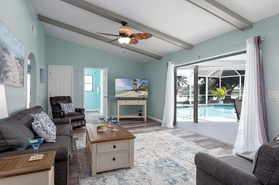 Lake Kennedy - Lakefront Home in Cape Coral Villa in Cape Coral
